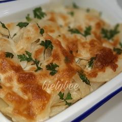 A picture of Cheesy French fries.