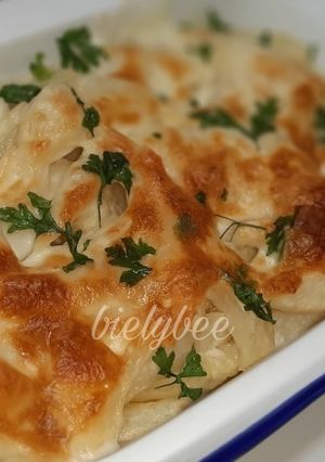 A picture of Cheesy French fries.