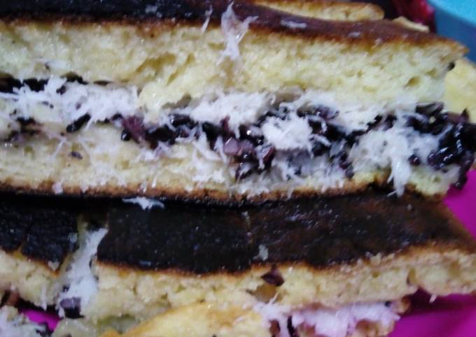Anti Ribet, Memasak Martabak Manis Ketan Hitam Untuk Pemula