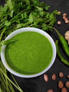 ભજીયા ની ચટણી(Bhajiya Chutney Recipe in Gujarati) રેસીપી મુખ્ય ફોટો