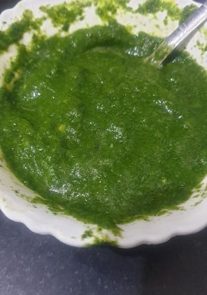 A picture of Coriander chutney.