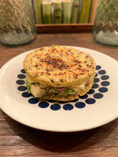 Una foto de Sándwich con pan saludable express 🤩