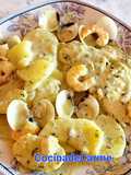Cazón con langostinos, almejas y patatas en salsa de almendras