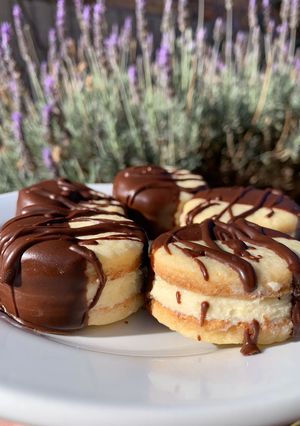 Una foto de Alfajores de limón