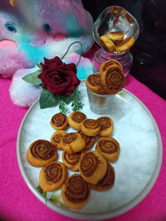 મહારાષ્ટ્રીયન ભાખરવડી (Maharashtrian Bhakarwadi Recipe In Gujarati) રેસીપી મુખ્ય ફોટો