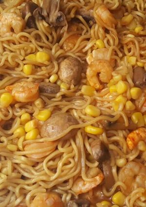 A picture of Black Mushroom shrimp noodles.