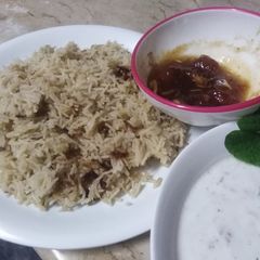 A picture of Yukhni pulao.