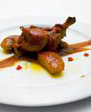 Conejo asado con batatas caramelizadas