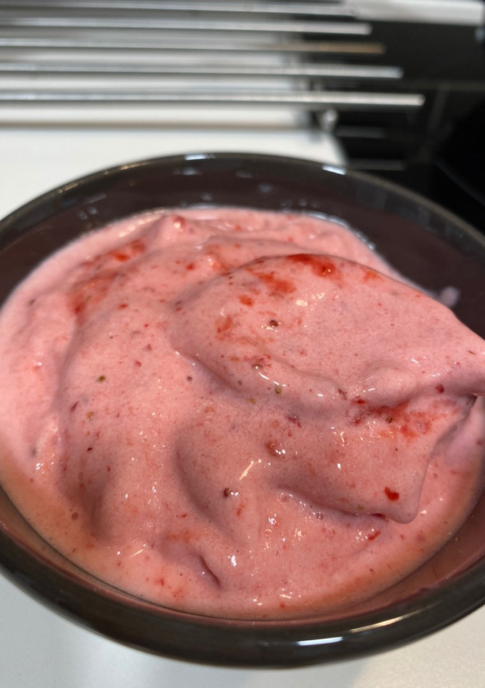 Una foto de Helado de fresa saludable (mambo)