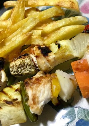 Una foto de Brochetas 🍢 de pollo 🐤 a mi manera