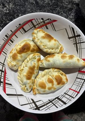Una foto de Empanadas de pollo y espinaca en la freidora de aire 🤤