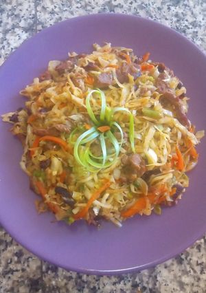 Una foto de Carne con vegetales a mi estilo