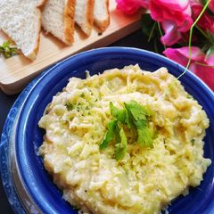 A picture of Cheesey Mashed potatoes.