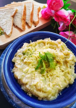 A picture of Cheesey Mashed potatoes.
