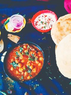 छोले भटूरे (chole bhature recipe in Hindi) रेसिपी मुख्य फोटो