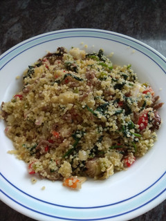 Una foto de Couscous con carne y verduras