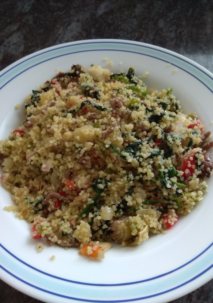 Una foto de Couscous con carne y verduras