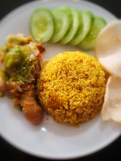 Foto resep Nasi Kuning Rice Cooker (bumbu ayam instan)