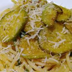 Foto di Bucatini con le zucchine bianche cotte al forno