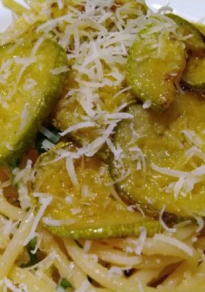 Foto di Bucatini con le zucchine bianche cotte al forno