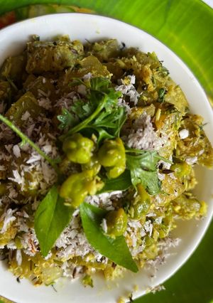 A picture of Lauki and green chana Bhaji.