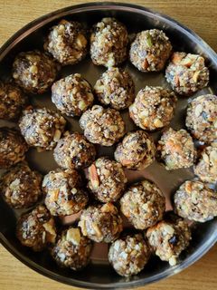 A picture of Sugar free dry fruit ladoo.