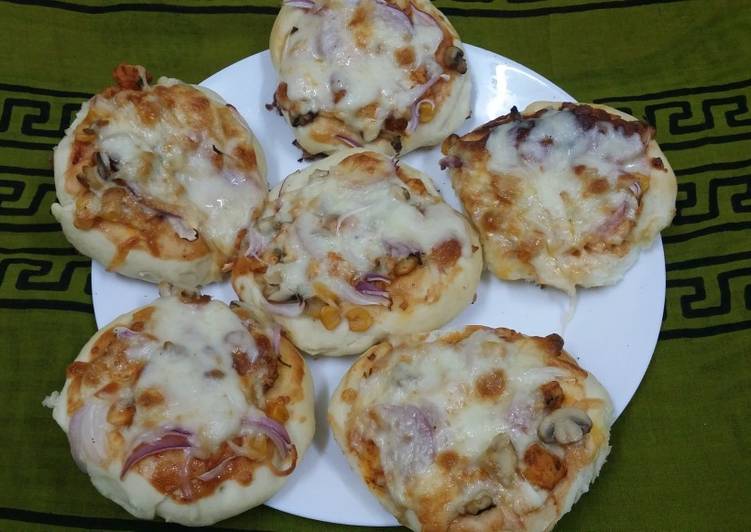 Mini Chicken Tandoori Pizzas