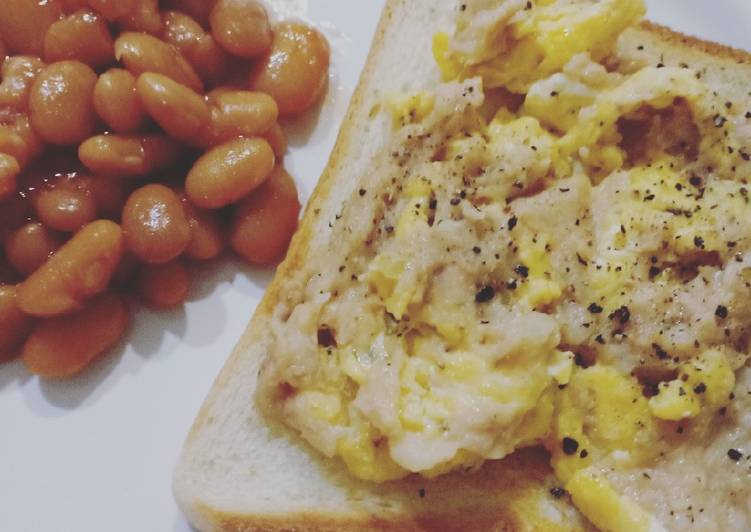 Langkah Mudah untuk Menyiapkan Roti Scramble Egg Tuna for breakfast Anti Gagal
