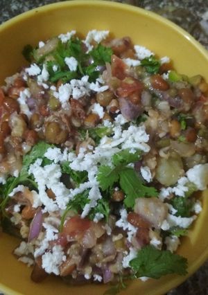 A picture of Moth chaat.