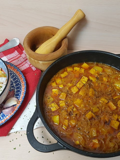 Una foto de Curry de tofu frito
