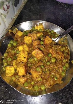 मटर पनीर  (matar paneer recipe in Hindi) रेसिपी मुख्य फोटो