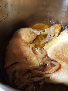 Una foto de Muslos de pollo en Instant Pot