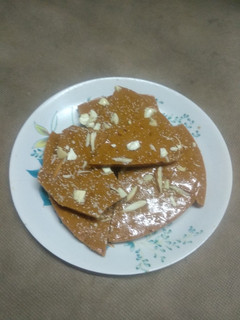 સુખડી (Sukhdi Recipe in Gujarati) રેસીપી મુખ્ય ફોટો