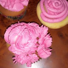 A picture of Butter cream frusting.