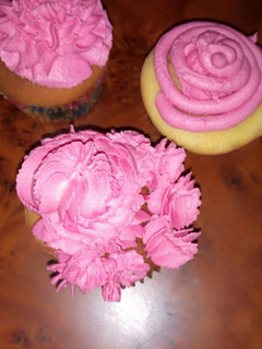 A picture of Butter cream frusting.