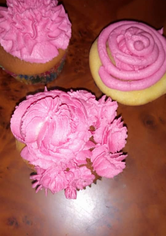 A picture of Butter cream frusting.