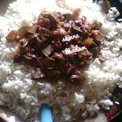 A picture of White rice with liver sauce.