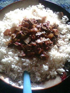 A picture of White rice with liver sauce.