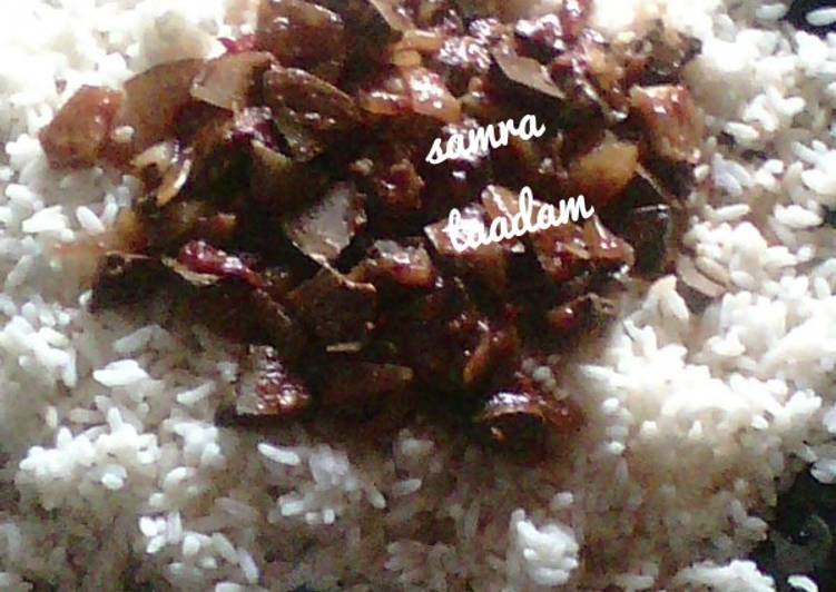 White rice with liver sauce