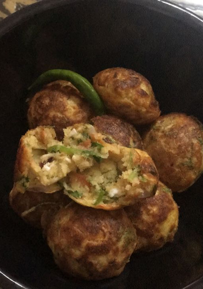 A picture of Moong dal appe.