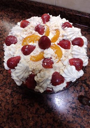 Una foto de Bizcochuelo de frutilla y durazno