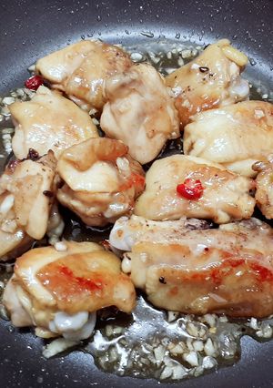 Hình của món Gà chiên mắm tỏi.