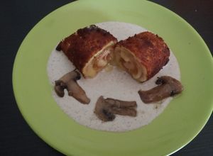 Una foto de Pechuga cordón bleu en salsa de champiñones