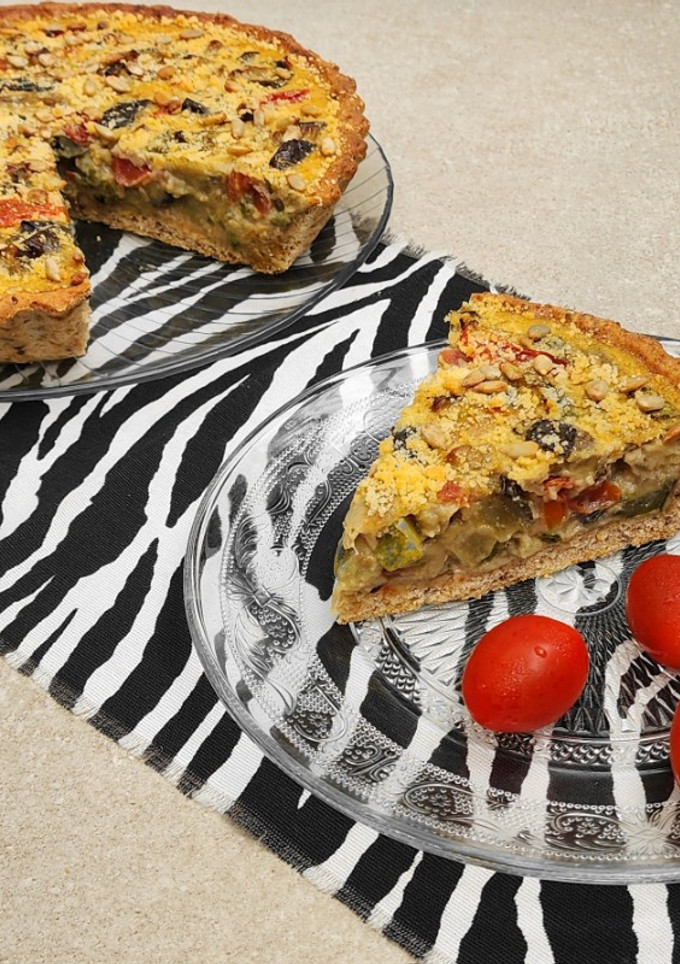Una foto de 🥧🍅🍆🧅Tarta de verduras de estación con masa integral con mix de semillas y levadura 🧅🍆🍅🥧