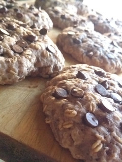 Una foto de Galletas de chocolate con avena y chips - sin huevo Opción vegan