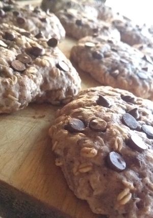 Una foto de Galletas de chocolate con avena y chips - sin huevo Opción vegan