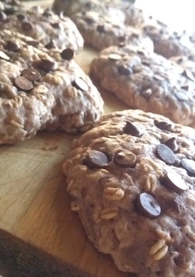 Una foto de Galletas de chocolate con avena y chips - sin huevo Opción vegan