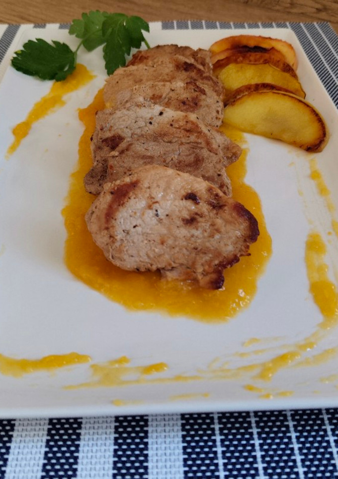 Una foto de Solomillo de cerdo con orejones