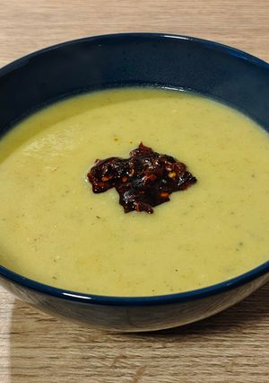 Foto principal de Crema de verduras a las tres pimientas con estragón y queso pecorino