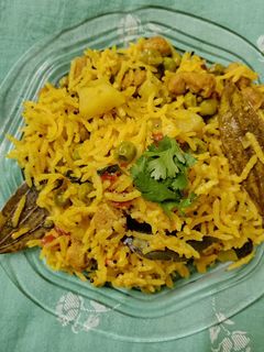 व्हेज पुलाव😋 (veg pulav recipe in marathi) रेसिपी चे मुख्य फोटो 